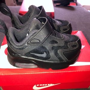 Nike AirMax 200 “Triple black”